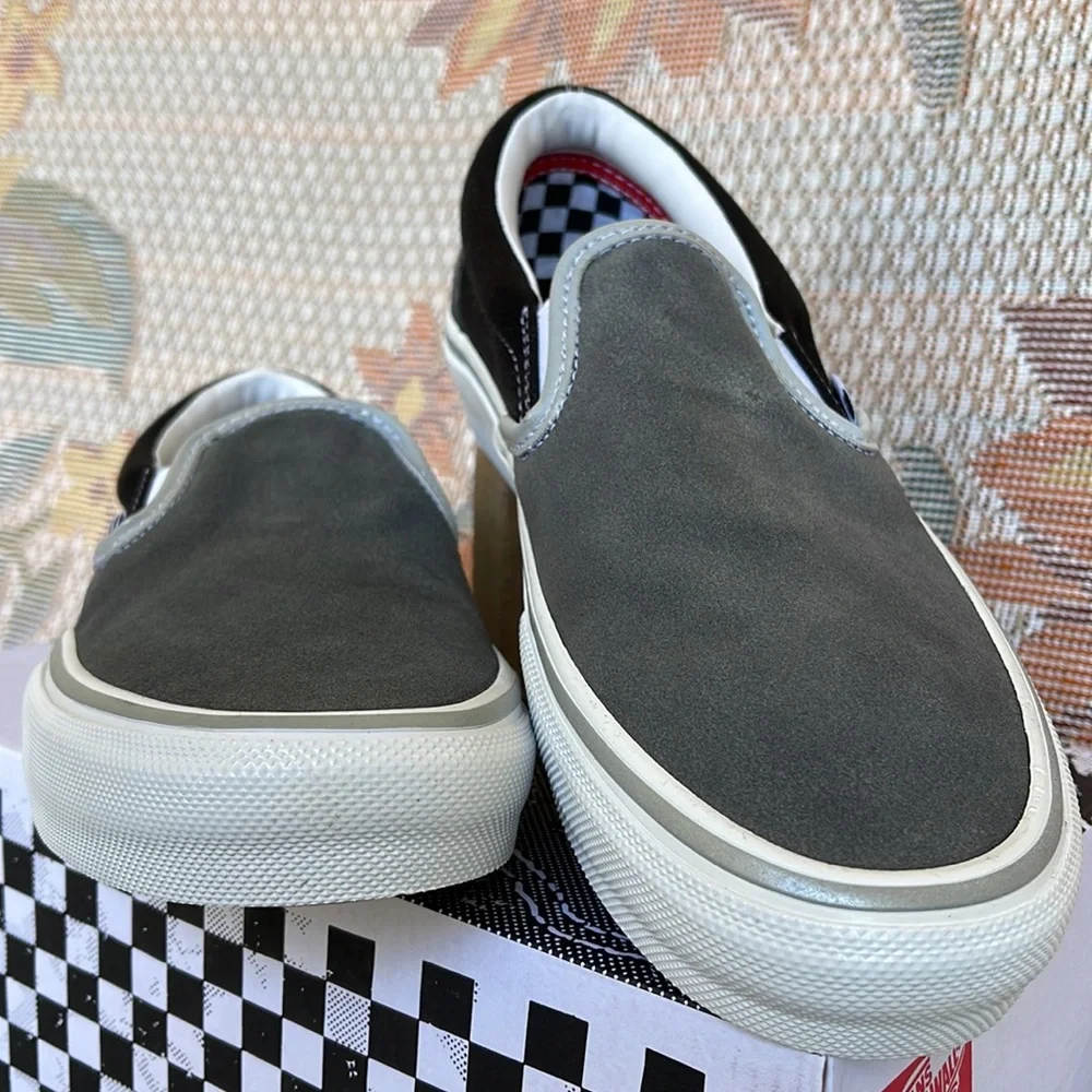 Vans Men’s Skate Slip-On
Reflective Black/Grey
VN0A5FCAN42
Sneakers - Picture 7 of 16